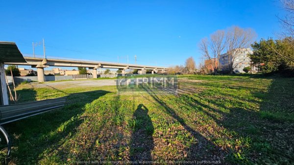 terreno in vendita a Pomigliano d'Arco in zona Tavolone