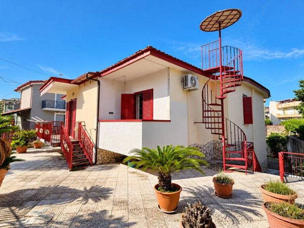 casa indipendente in vendita a Pomigliano d'Arco in zona Tavolone
