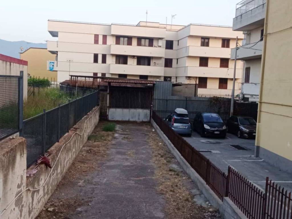 locale commerciale in vendita a Pompei