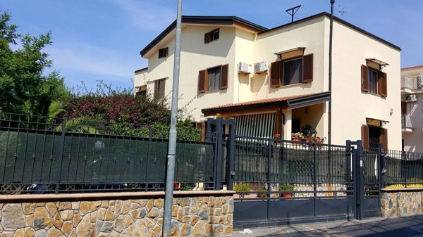 casa indipendente in vendita a Pompei