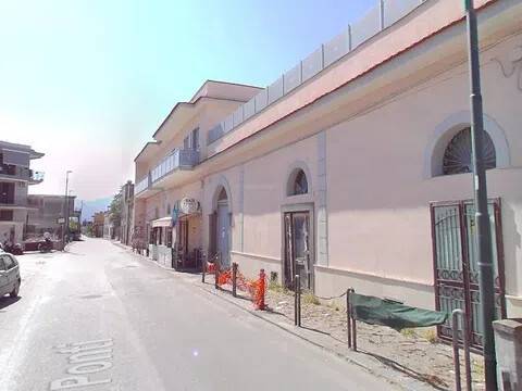 negozio in vendita a Pompei in zona Chiesa della Giuliana