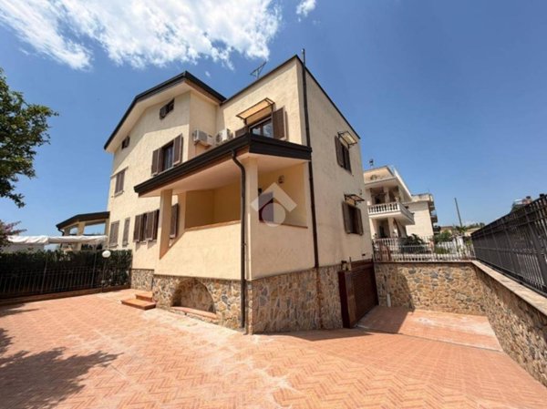 casa indipendente in vendita a Pompei