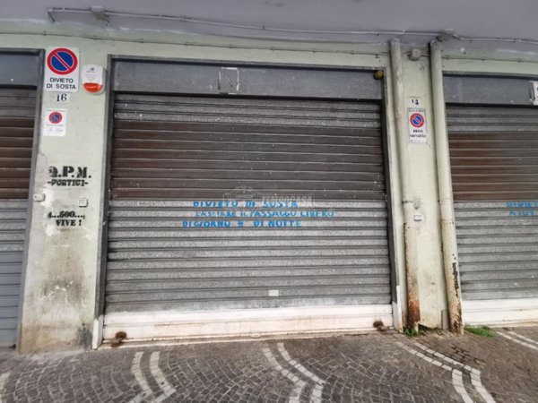 locale di sgombero in vendita a Portici