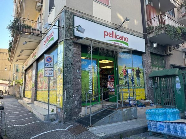 locale commerciale in vendita a Portici