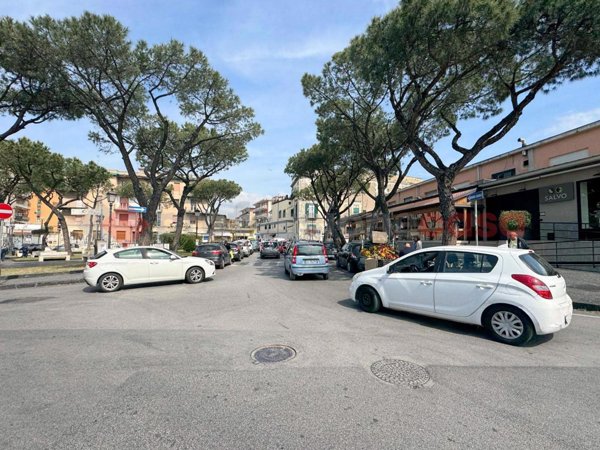 negozio in vendita a Portici