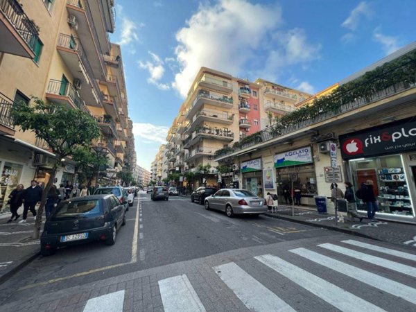 negozio in vendita a Portici