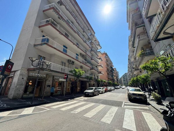 negozio in vendita a Portici
