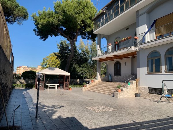 appartamento in vendita a Portici in zona Bellavista