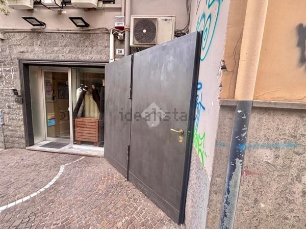 locale commerciale in vendita a Portici