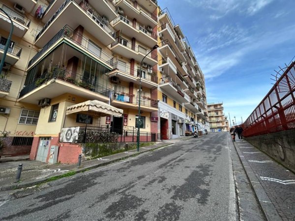 negozio in vendita a Portici in zona Libertà