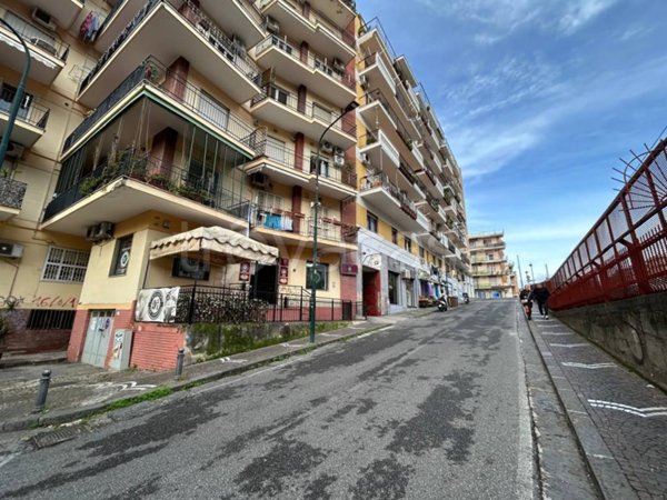 negozio in vendita a Portici in zona Libertà