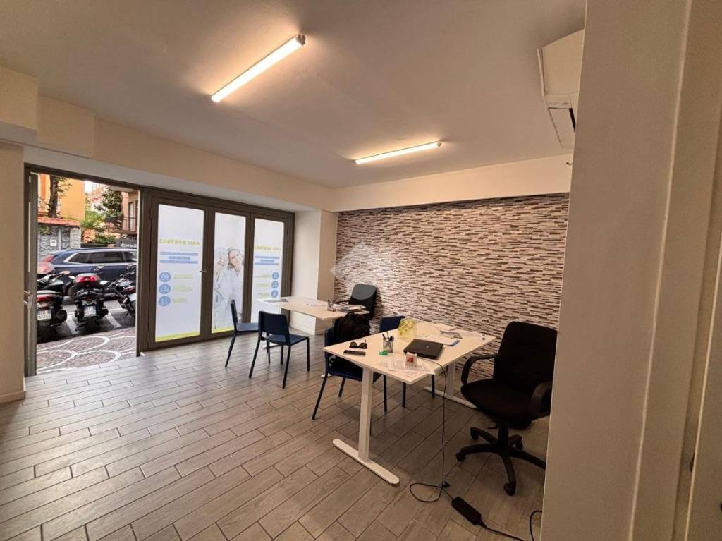 negozio in vendita a Portici in zona Libertà