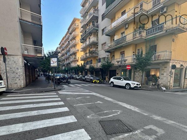 negozio in vendita a Portici