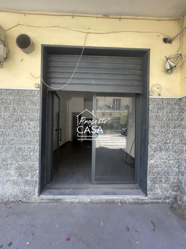 locale commerciale in vendita a Portici