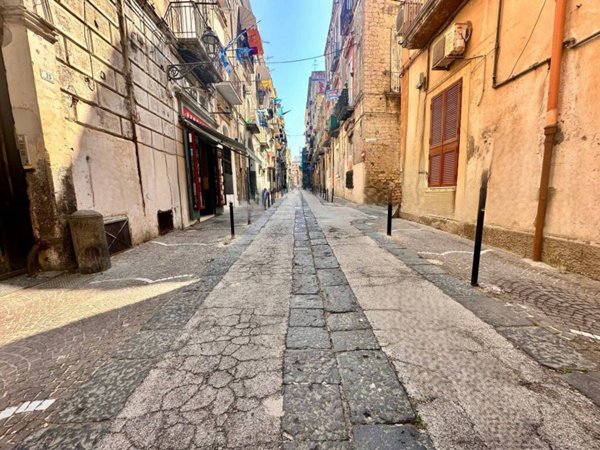 locale commerciale in vendita a Portici