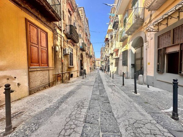 locale commerciale in vendita a Portici