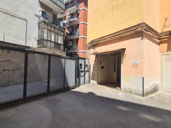 locale commerciale in vendita a Portici in zona Libertà