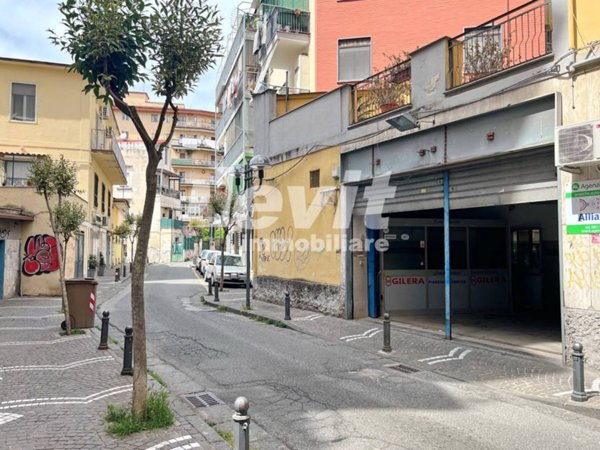 negozio in vendita a Portici in zona Libertà