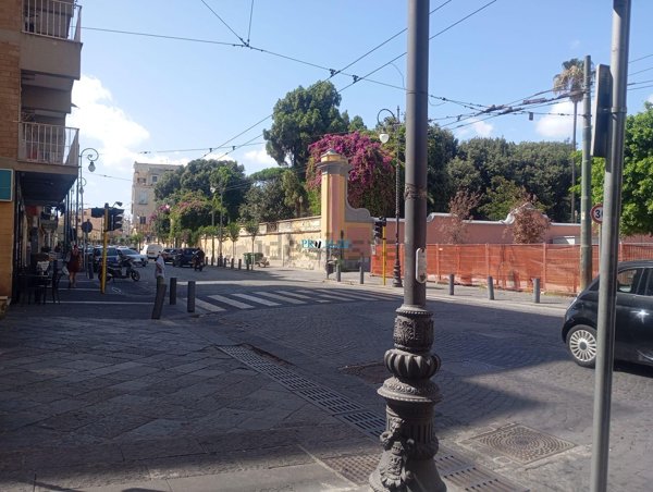 locale commerciale in vendita a Portici