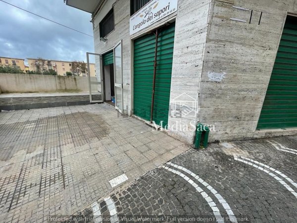 locale commerciale in vendita a Portici