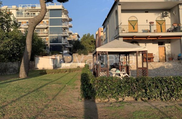 appartamento in vendita a Portici in zona Bellavista