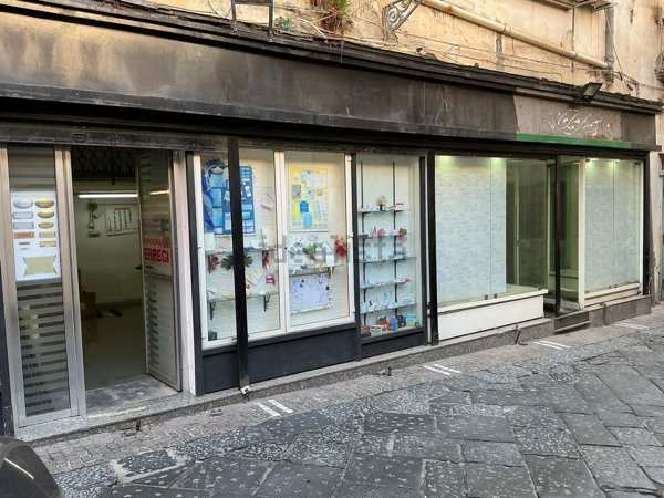 locale commerciale in vendita a Portici