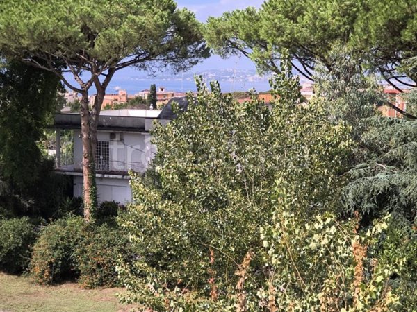 appartamento in vendita a Portici in zona Cavalli di Bronzo