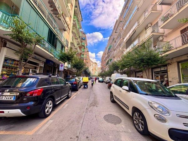 negozio in vendita a Portici