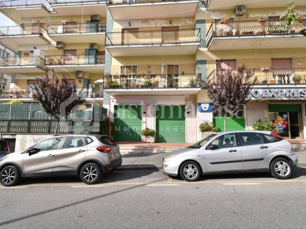 locale commerciale in vendita a Portici