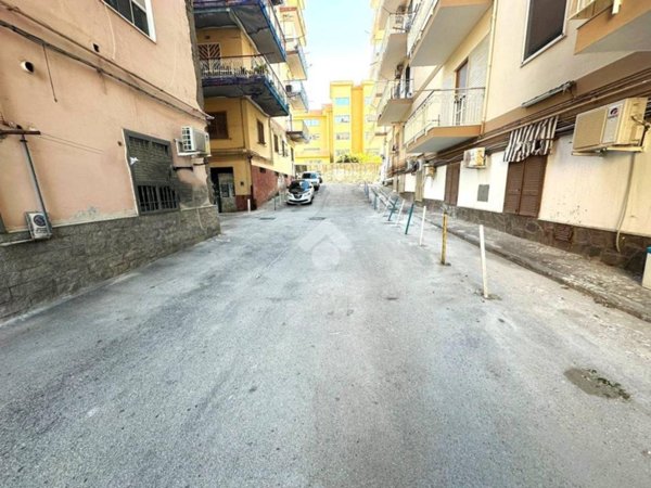 locale di sgombero in vendita a Portici