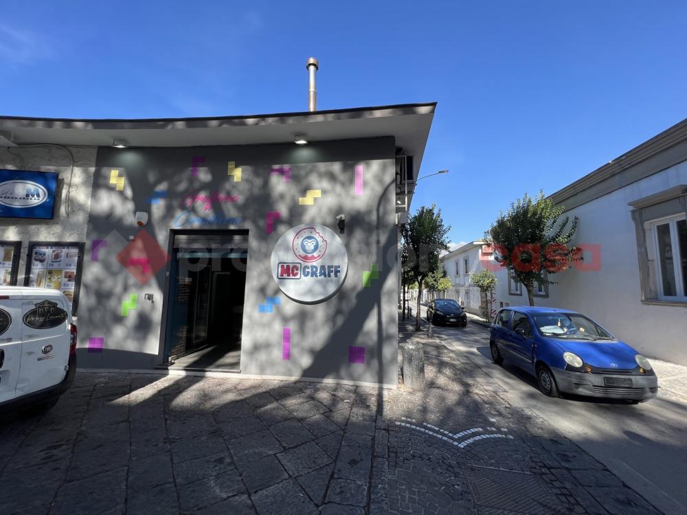 locale commerciale in vendita a Portici