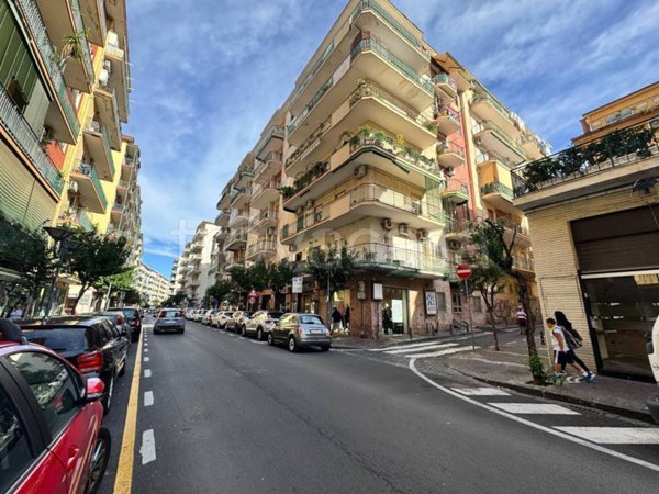 negozio in vendita a Portici