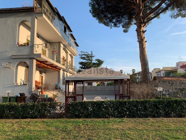 appartamento in vendita a Portici in zona Bellavista