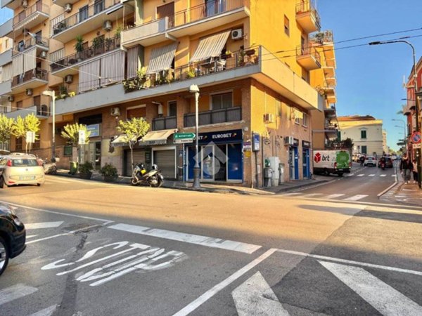 negozio in vendita a Portici in zona Libertà