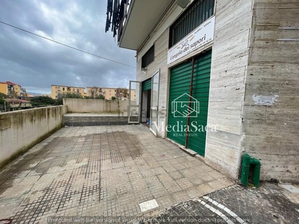 locale commerciale in vendita a Portici