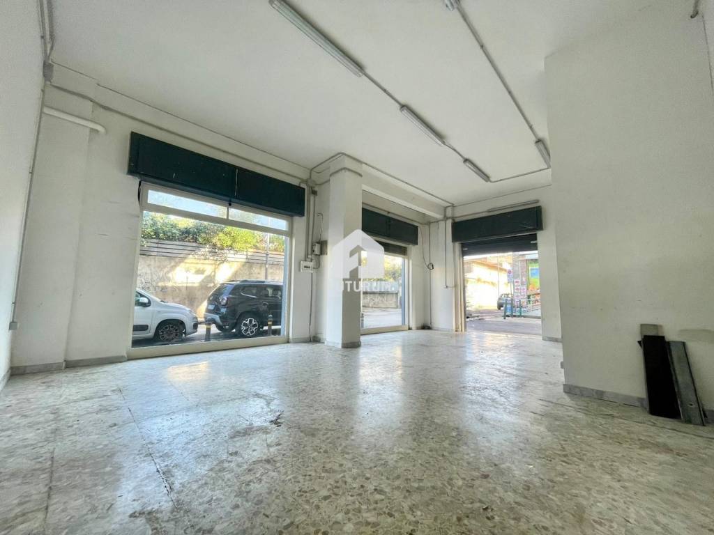 negozio in vendita a Portici