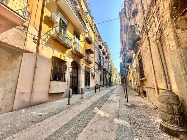 locale di sgombero in vendita a Portici