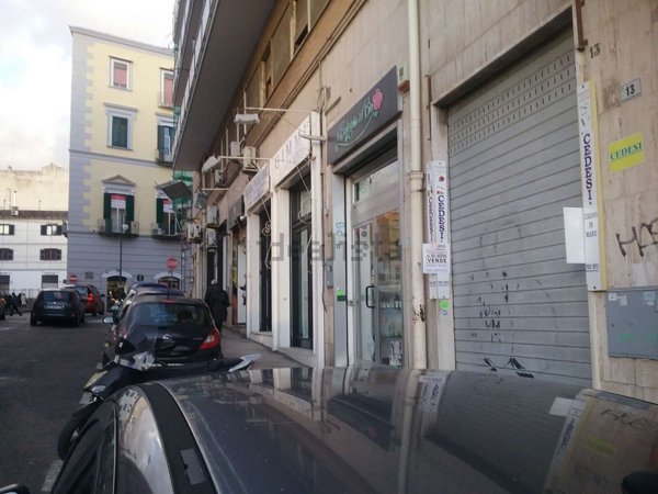locale commerciale in vendita a Portici