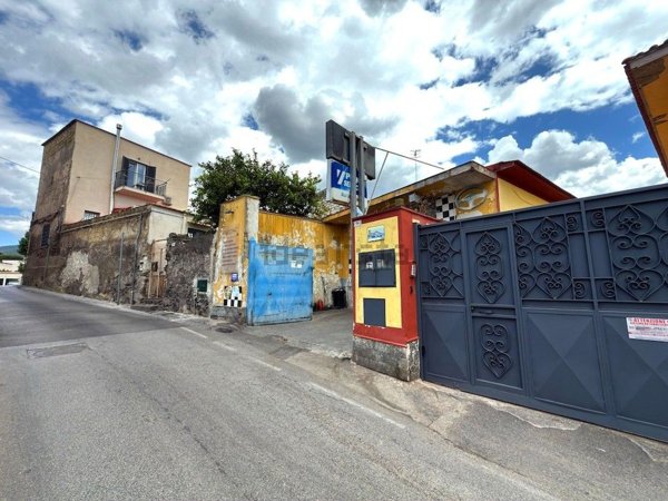 locale commerciale in vendita a Portici