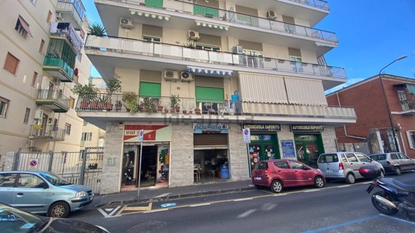 negozio in vendita a Portici