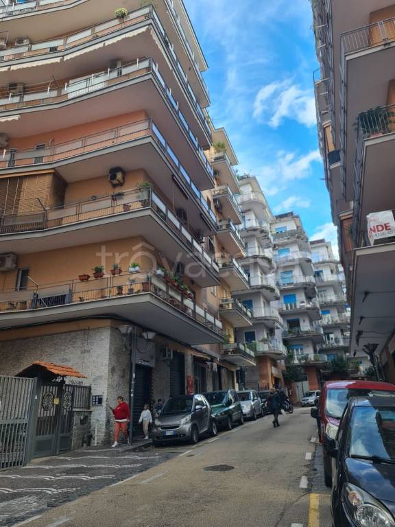 negozio in vendita a Portici