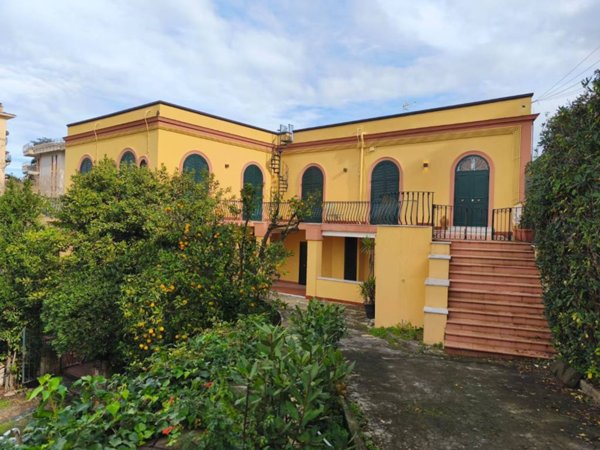 appartamento in vendita a Portici in zona Bellavista