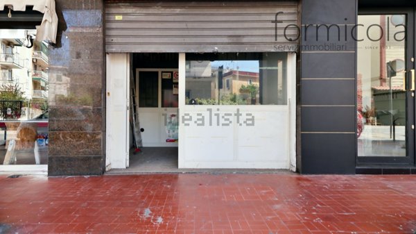 locale commerciale in vendita a Portici