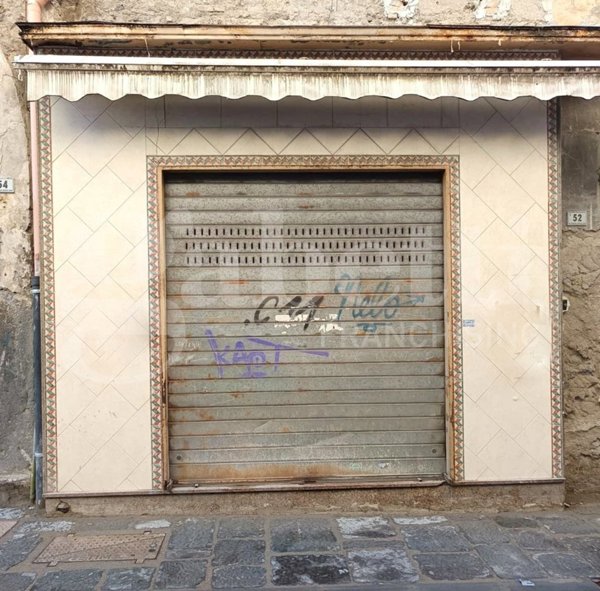locale commerciale in vendita a Portici