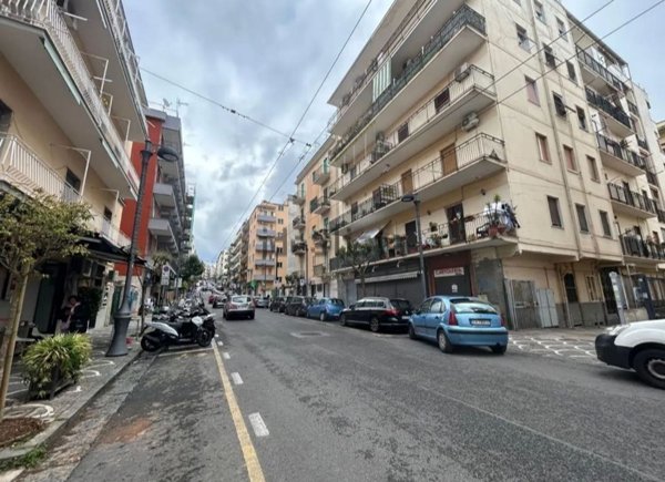 locale commerciale in vendita a Portici in zona Libertà