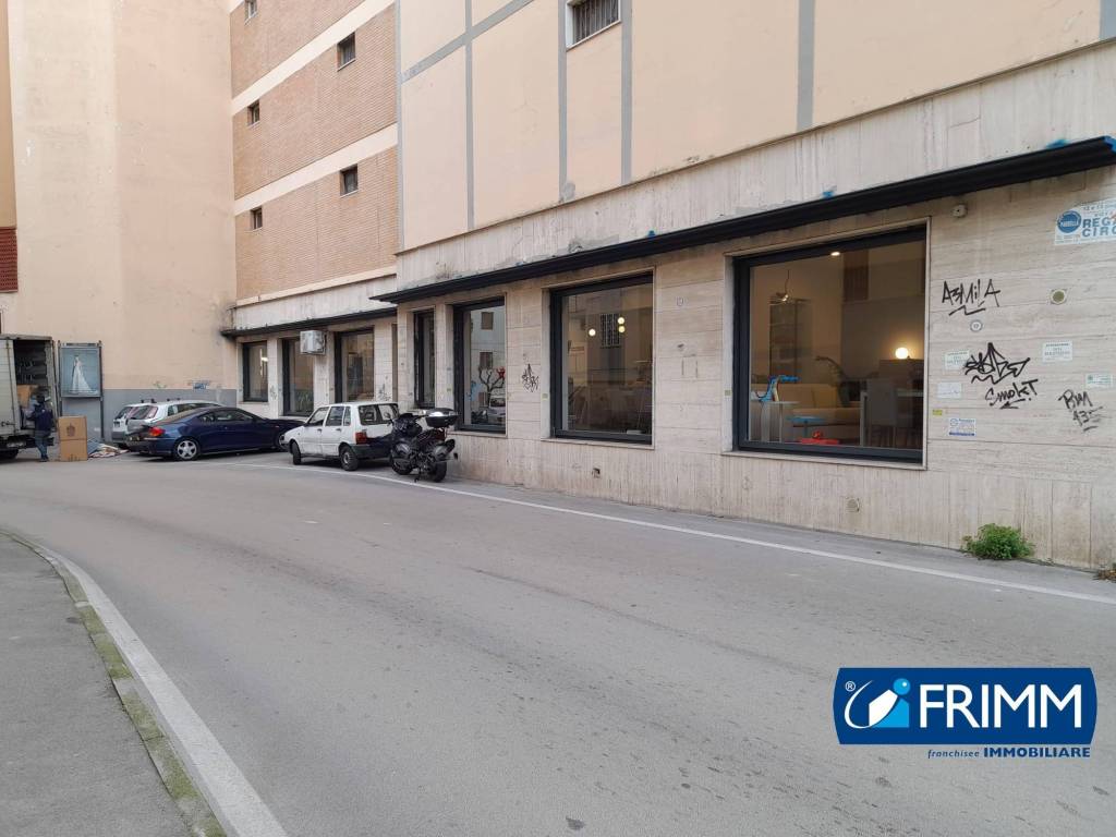 negozio in vendita a Portici in zona Libertà