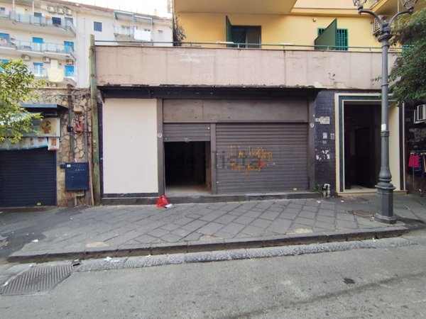 locale commerciale in vendita a Portici