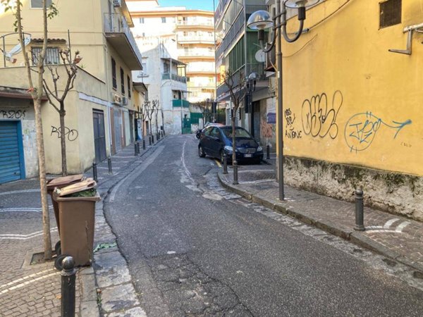 negozio in vendita a Portici in zona Libertà