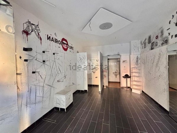 locale commerciale in vendita a Portici