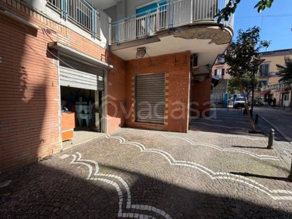negozio in vendita a Portici